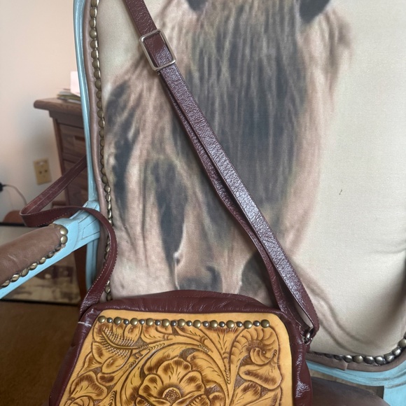 RARE FIND! JUAN ANTONIO Tooled Floral Luxury Leather Studded Crossbody - Picture 7 of 8